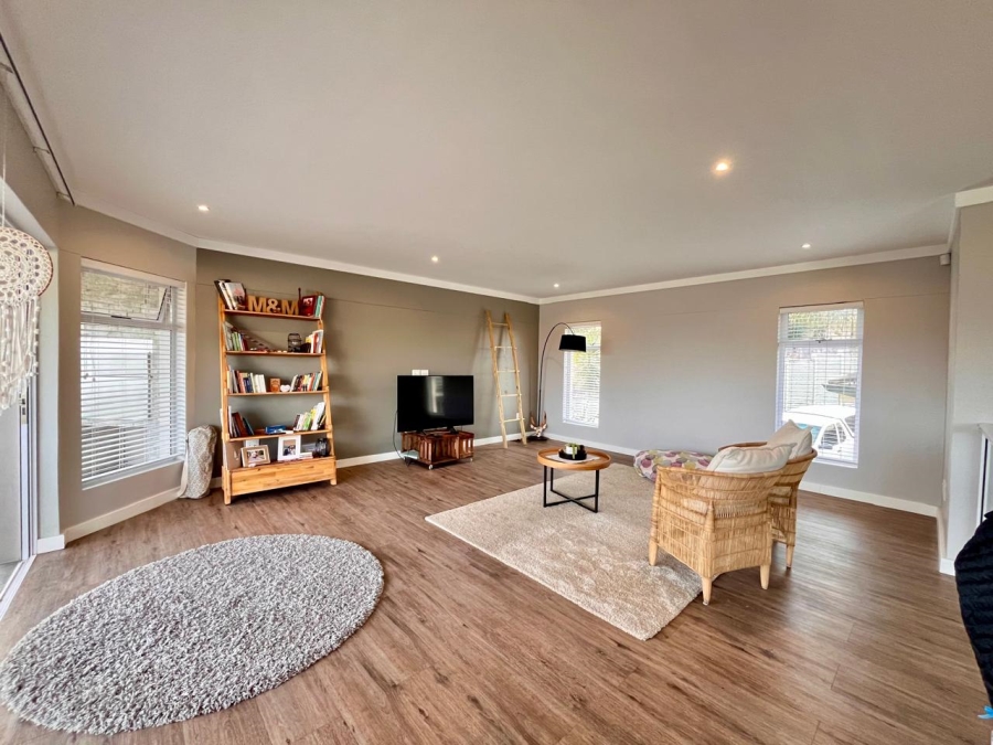 To Let 3 Bedroom Property for Rent in Nahoon Beach Eastern Cape